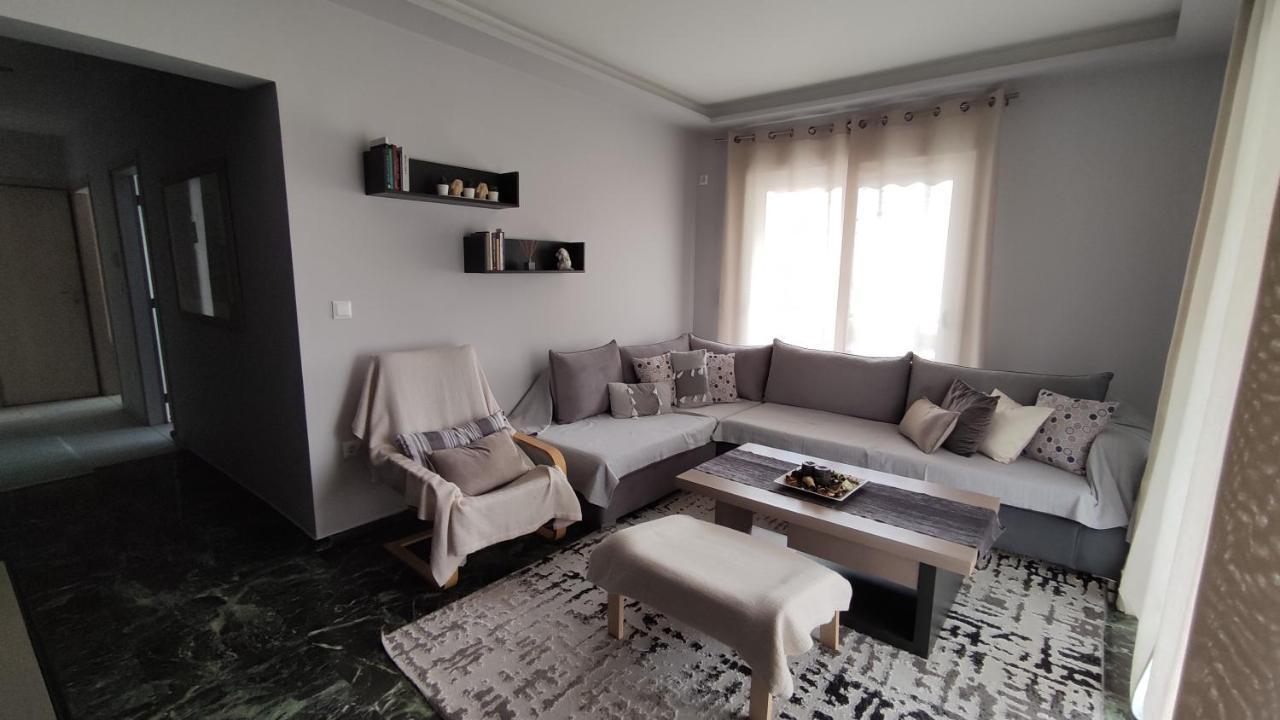 Two Bedroom Apartment In เอเธนส์ ภายนอก รูปภาพ