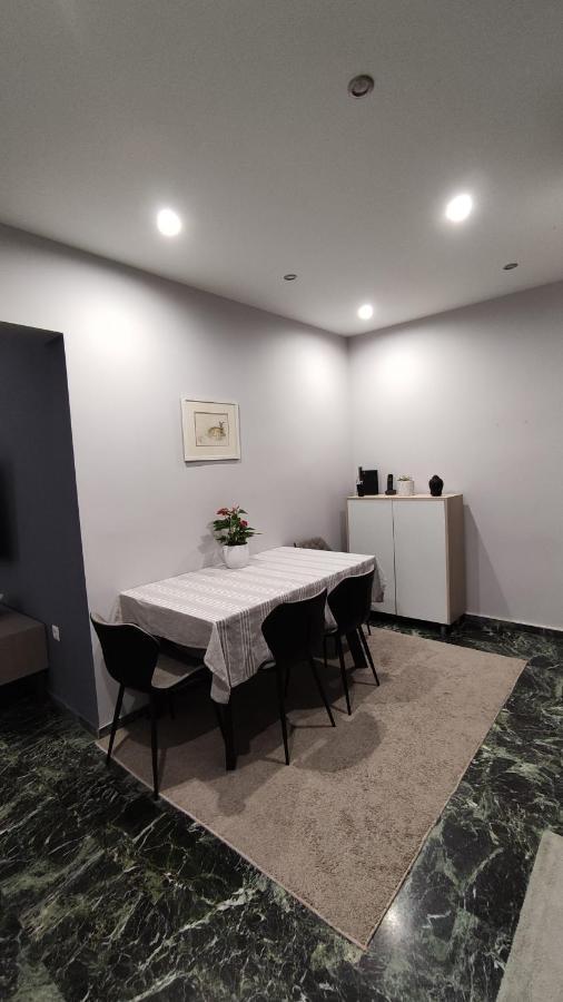 Two Bedroom Apartment In เอเธนส์ ภายนอก รูปภาพ